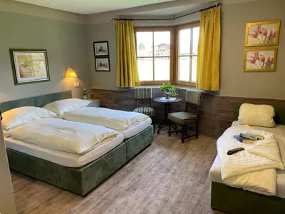 Ein Bett oder Betten in einem Zimmer der Unterkunft Hotel Edelweiss Kitzbühel