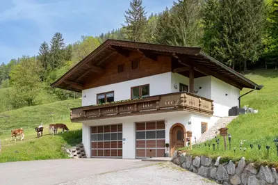 Das Gebäude in dem sich der Bauernhof befindet