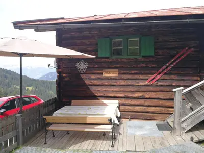 Ein allgemeiner Bergblick oder ein Berglick von des Ferienhauses aus
