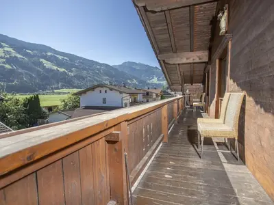 Ein allgemeiner Bergblick oder ein Berglick von der Ferienwohnung aus