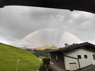 Ein allgemeiner Bergblick oder ein Berglick von der Ferienwohnung aus
