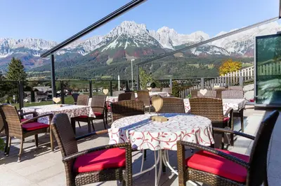 Ein allgemeiner Bergblick oder ein Berglick von der Pension aus