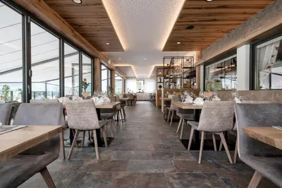 Ein Restaurant oder anderes Speiselokal in der Unterkunft Café-Restaurant Bettina