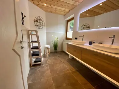 Ein Badezimmer in der Unterkunft Apartment Moosbach