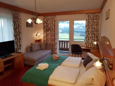 Ein Bett oder Betten in einem Zimmer der Unterkunft Gasthof und Panoramastellplatz Friedburg