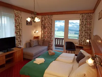 Ein Bett oder Betten in einem Zimmer der Unterkunft Gasthof und Panoramastellplatz Friedburg