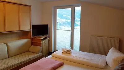 Ein Bett oder Betten in einem Zimmer der Unterkunft Gasthof und Panoramastellplatz Friedburg