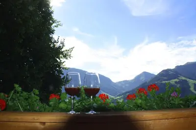 Ein allgemeiner Bergblick oder ein Berglick von der Ferienwohnung aus