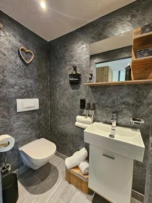 Ein Badezimmer in der Unterkunft Luxus Apartment Nina mit Zirbenhütte