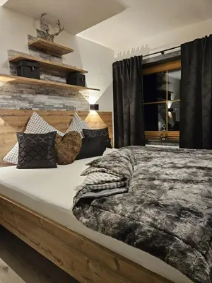 Ein Bett oder Betten in einem Zimmer der Unterkunft Luxus Apartment Nina mit Zirbenhütte