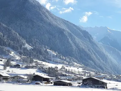 Ein allgemeiner Bergblick oder ein Berglick von der Ferienwohnung aus