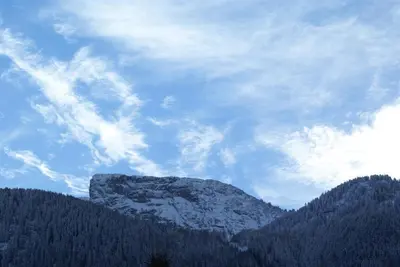 Ein allgemeiner Bergblick oder ein Berglick von der Ferienwohnung aus
