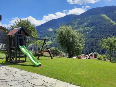 Ein allgemeiner Bergblick oder ein Berglick von der Pension aus