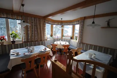 Ein Sitzbereich in der Unterkunft Pension Aberger