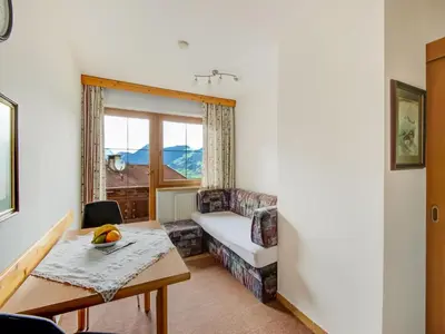 Ein Sitzbereich in der Unterkunft Apartment in Fügenberg near Ski Lift