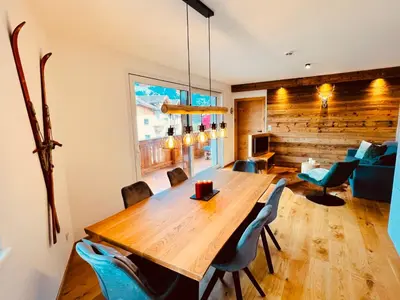 Ein Sitzbereich in der Unterkunft Tiroler Zeitgeist Apartment Fügen