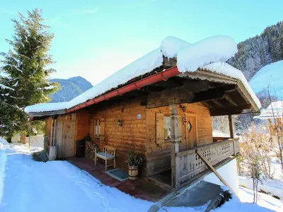 Ein allgemeiner Bergblick oder ein Berglick von des Chalets aus