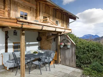 Ein allgemeiner Bergblick oder ein Berglick von der Ferienwohnung aus