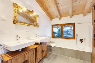 Ein Badezimmer in der Unterkunft Ski in - Ski out Panoramaferienhaus Breitmoos neben Mittelstation