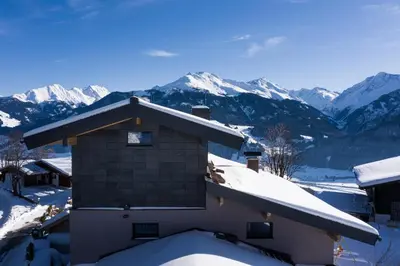 Ein allgemeiner Bergblick oder ein Berglick von des Ferienhauses aus