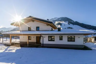 Ein allgemeiner Bergblick oder ein Berglick von der Ferienwohnung aus
