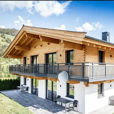 Das Gebäude in dem sich das Ferienhaus befindet