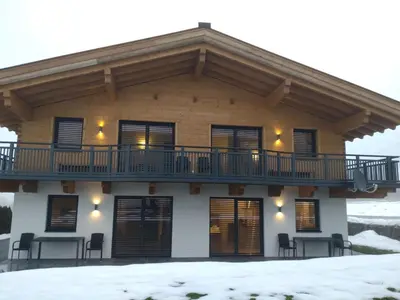 Das Gebäude in dem sich das Ferienhaus befindet