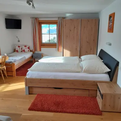 Ein Bett oder Betten in einem Zimmer der Unterkunft Schröckhof