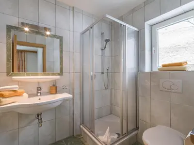Ein Badezimmer in der Unterkunft Appartementhaus Arbiskogelblick