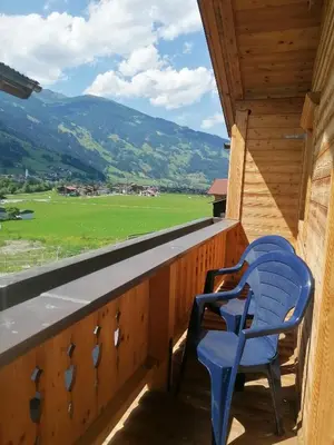 Ein allgemeiner Bergblick oder ein Berglick von der Ferienwohnung aus