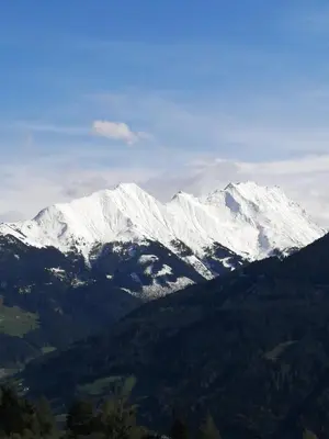 Ein allgemeiner Bergblick oder ein Berglick von der Ferienwohnung aus
