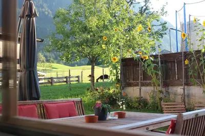 Ein allgemeiner Bergblick oder ein Berglick von des Ferienhauses aus