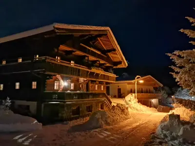 Das Gebäude in dem sich das Ferienhaus befindet