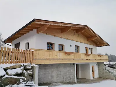 Das Gebäude in dem sich das Ferienhaus befindet