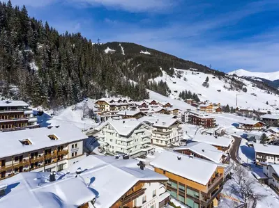Ein allgemeiner Bergblick oder ein Berglick von der Ferienwohnung aus
