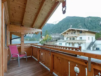Ein allgemeiner Bergblick oder ein Berglick von des Chalets aus