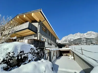 Ein allgemeiner Bergblick oder ein Berglick von der Ferienwohnung aus