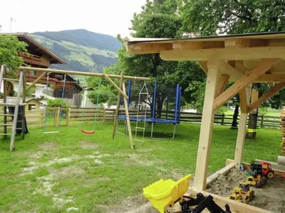 Ein Kinderspielbereich in der Unterkunft Modern vacation apartment with a view