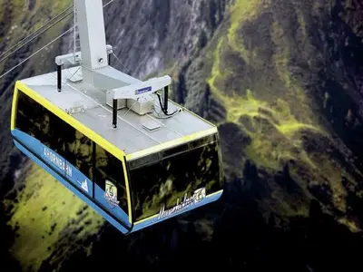 Ein allgemeiner Bergblick oder ein Berglick von der Ferienwohnung aus
