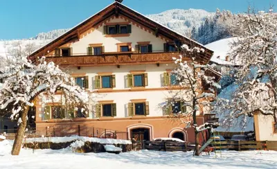 Ein allgemeiner Bergblick oder ein Berglick von des Privatzimmers aus