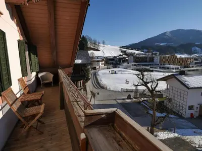 Ein allgemeiner Bergblick oder ein Berglick von des Privatzimmers aus