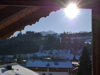 Ein allgemeiner Bergblick oder ein Berglick von des Privatzimmers aus