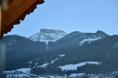 Ein allgemeiner Bergblick oder ein Berglick von der Ferienwohnung aus