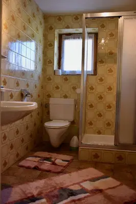 Ein Badezimmer in der Unterkunft Haus Garber