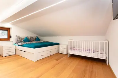 Ein Bett oder Betten in einem Zimmer der Unterkunft Ferienwohnung Steinplatte