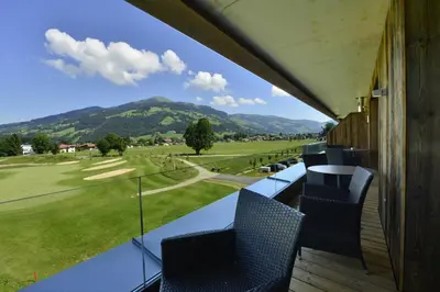 Ein allgemeiner Bergblick oder ein Berglick von des Hotels aus