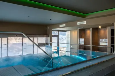 Der Swimmingpool an oder in der Nähe von Berg & Golf Resort Westendorf by ALPS RESORTS