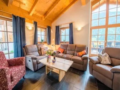Ein Sitzbereich in der Unterkunft Chalet in Austria near Ski Lift & Sauna