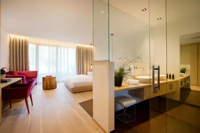 Ein Bett oder Betten in einem Zimmer der Unterkunft Geniesserhotel Minglers Sportalm 4 Sterne Superior