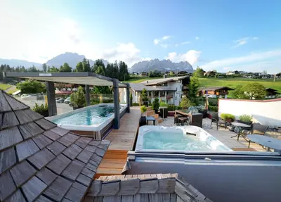 Ein allgemeiner Bergblick oder ein Berglick von des Hotels aus